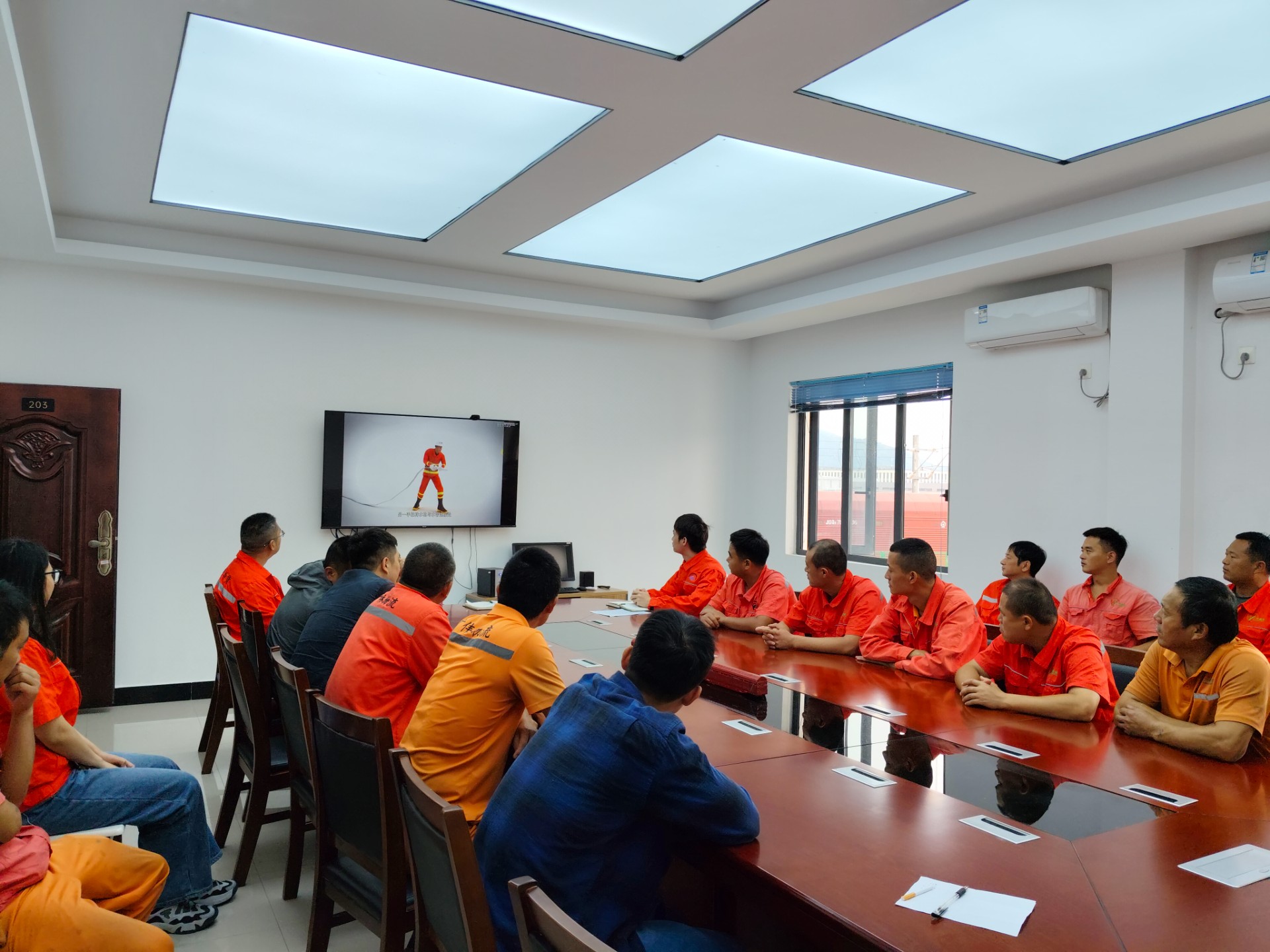 寧德陸港開展“119消防安全日”應(yīng)急演練活動(dòng)，周明組拍攝1.jpg